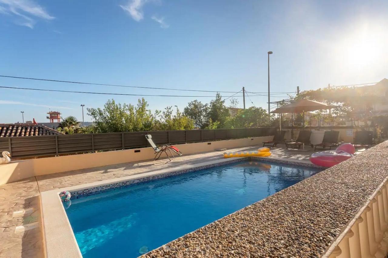 Apartments With A Swimming Pool Kastel Sucurac, Kastela - 21394 מראה חיצוני תמונה