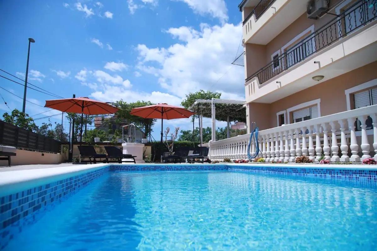 Apartments With A Swimming Pool Kastel Sucurac, Kastela - 21394 מראה חיצוני תמונה